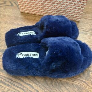 NWT Fabletics Blue Faux Fur Slippers size 7